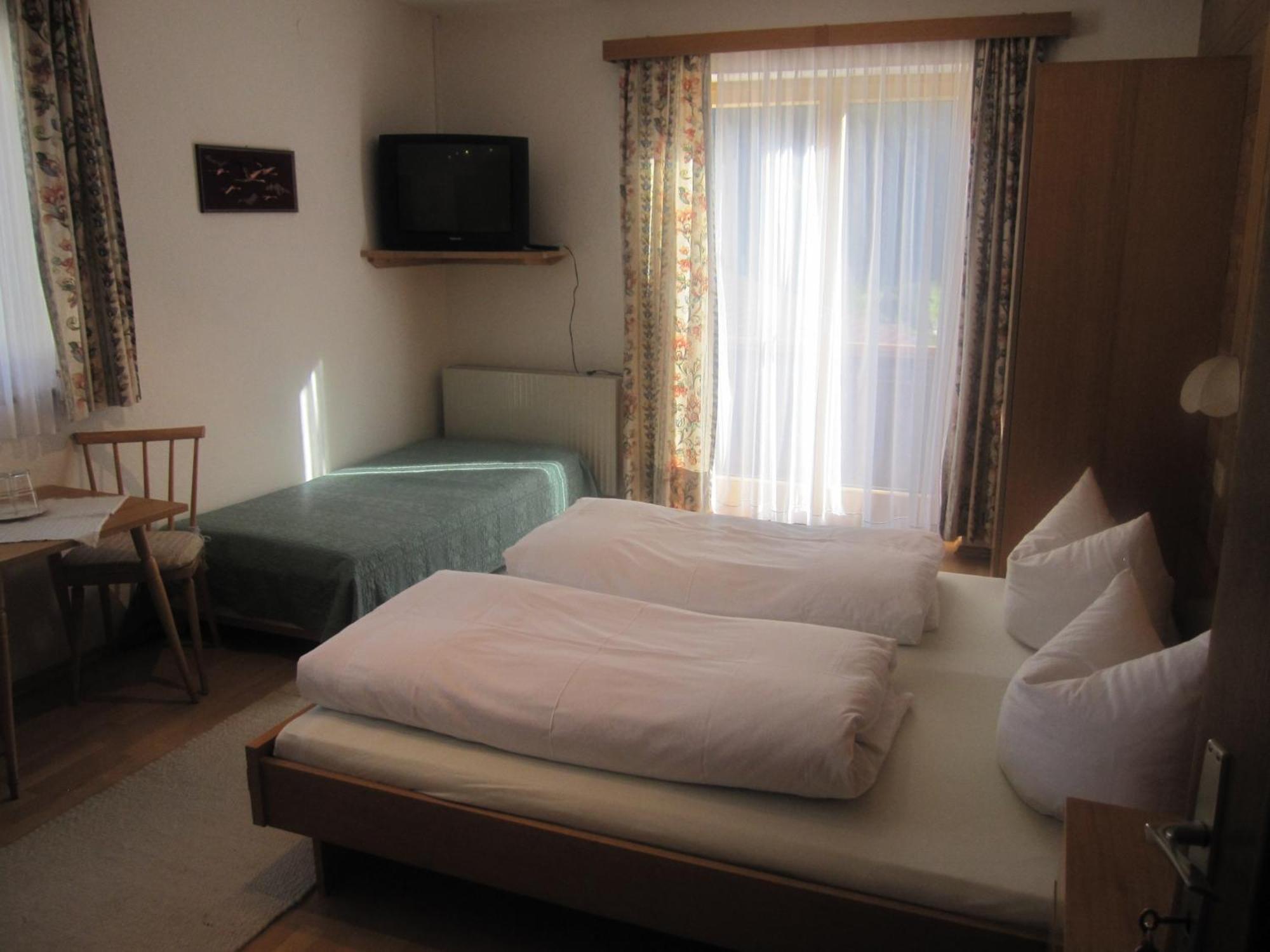 Galzigblick Apartment เพทท์นอย อัม อาร์ลแบร์ก ภายนอก รูปภาพ